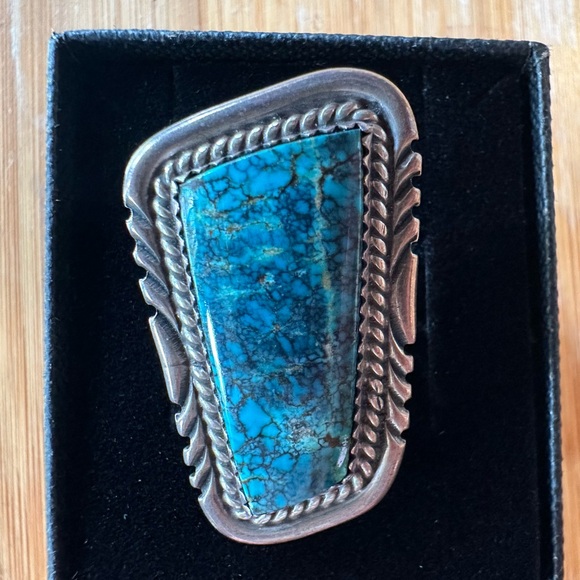 Artist signed Turquoise Sterling statement ring - Picture 8 of 8